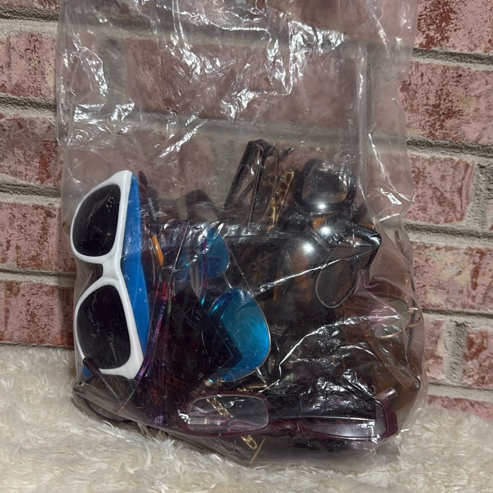 lot of eyeglasses and  sunglasses 10+